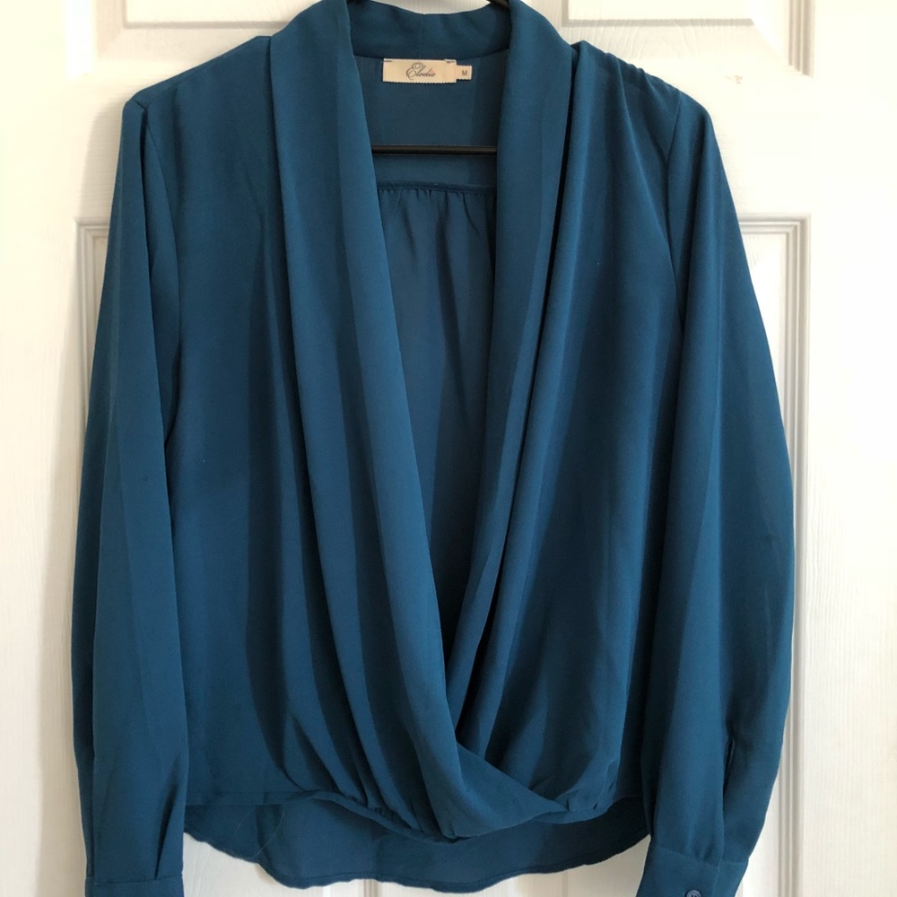 Blue top low cut